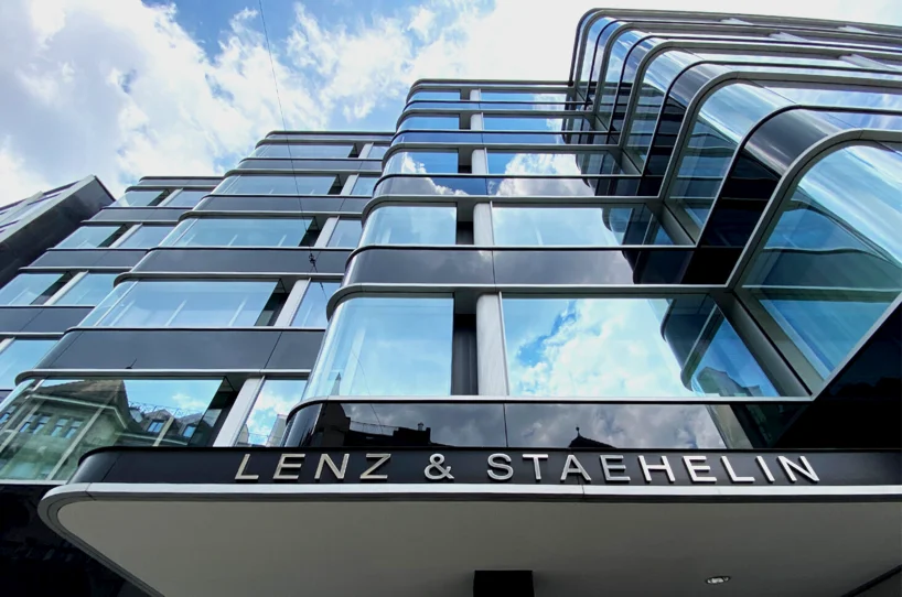 <i>Innovativer Auftritt</i> für «The world’s Swiss law firm»